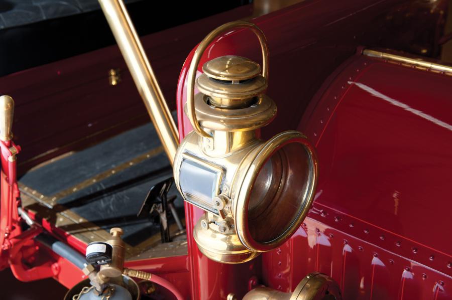Детали экстерьера Locomobile Model E Roadster 1907 года  (фото 11 из 19)